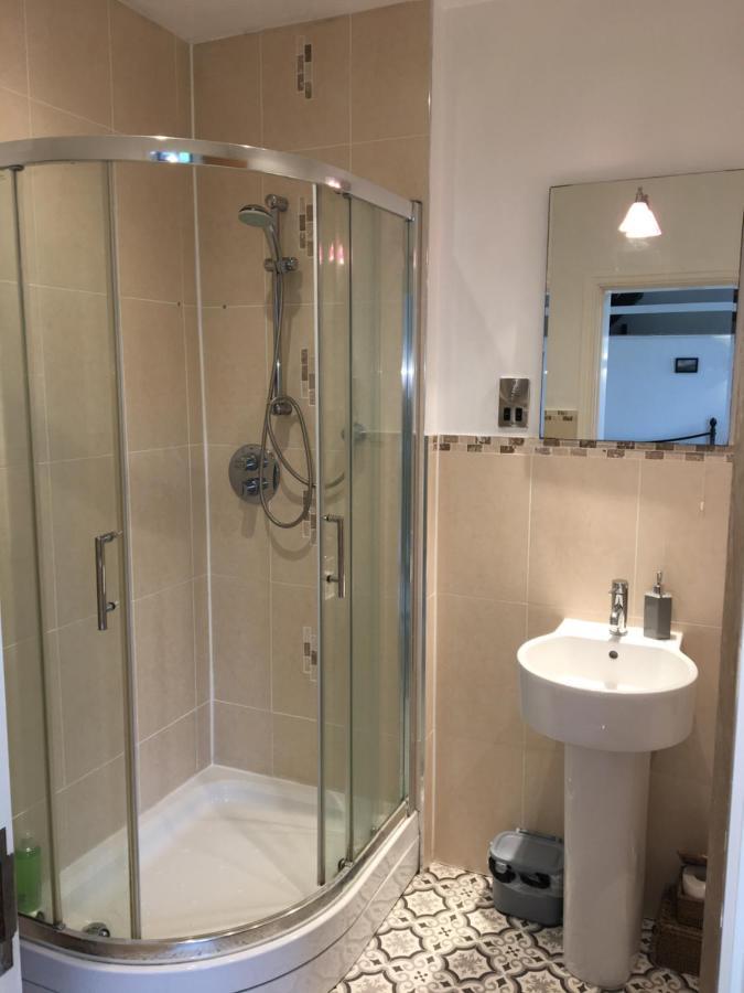 Double Room With En-Suite Shower And Juliet Balcony Rossendale Exterior photo